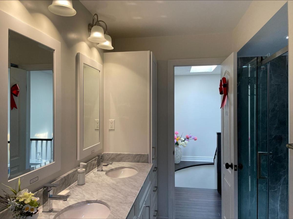 77 Nice And Warm Series Rooms Toronto Zewnętrze zdjęcie
